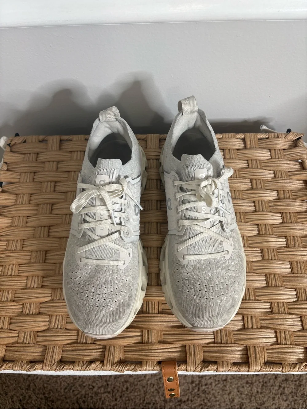On Running Women’s Cloudswift Running Shoes – Pale Grey/Cream – Size 8.5